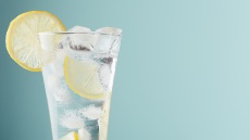 Γιατί να πιείτε ανθρακούχο νερό με ξίδι έπειτα από κάθε γεύμα;