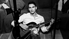 Ποιος είναι ο Σπύρος Καίσαρης που έχει «τρελάνει» με τη φωνή του το TikTok