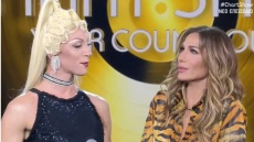 Chart Show - Δέσποινα Βανδή σε Holly Grace: «Σε συγχαίρω, είσαι πολύ συγκροτημένος άνθρωπος»