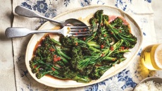 Μπρόκολο με σάλτσα στρειδιών