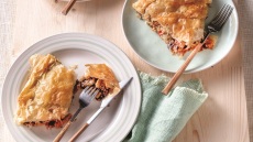 Μελιτζανόπιτα με τραχανά