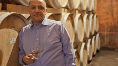 Ο Σύρος επιχειρηματίας που ετοιμάζει επένδυση 100 εκατ στην Καβάλα διέκοψε συνεργασία με τη ρωσική Beluga που φτιάχνει την γνωστή βότκα λόγω Ουκρανίας