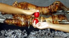 Πάσχα - ΕΟΔΥ: Τι να προσέξουμε στα αυγά και στο κατσίκι