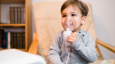 Άσθμα: Ο παράγοντας που αφορά τη μητέρα και αυξάνει τον κίνδυνο για το παιδί