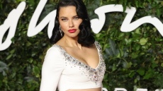 Η Αντριάνα Λίμα αποκάλυψε το φύλο του παιδιού που περιμένει