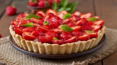Τάρτα με κρέμα ζαχαροπλαστικής και φράουλες