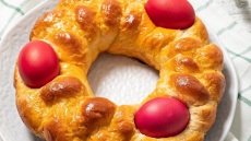 12 διευθύνσεις για εξαιρετικά πασχαλινά τσουρέκια