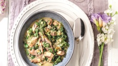 Vegan μαγειρίτσα με μανιτάρια, χόρτα και μάραθο