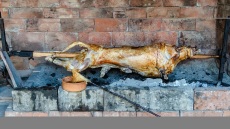 Αρνί στη σούβλα, η ιστορία του