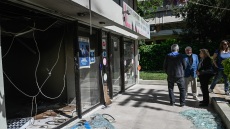 ΝΔ: Η Δημοκρατία είναι πολύ πιο δυνατή από τα γκαζάκια τους