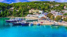 «Με χτύπησε και παρουσιάζεται ως θύμα», λέει ο δήμαρχος Αλοννήσου για την επίθεση που δέχθηκε από 70χρονο