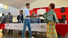 Φέντερερ: Παρέδωσε 3.000 τάμπλετ για τα παιδιά στο Μαλάουι 