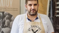 Ο Μιχάλης και η Αγγελική παράγουν ιδιαίτερα προϊόντα μελιού χωρίς πρόσθετα και συντηρητικά