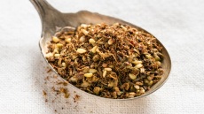 Τι είναι το ζαατάρ και πώς χρησιμοποιείται στη μαγειρική