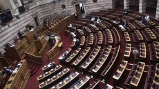 Βουλή: Η στιγμή της ανακοίνωσης της ανεξαρτητοποίησης των εννέα βουλευτών του ΣΥΡΙΖΑ