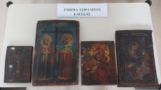 Γιαννιτσά: Έβγαλαν στο «σφυρί» παμπάλαια εικόνα και περίστροφο replica