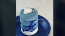 Viral: Πώς να φτιάξετε το μπλε smoothie που έχει ξεσηκώσει το TikTok