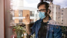 Πανδημία: Πόσο αύξησε τη μοναξιά σε όλο τον κόσμο