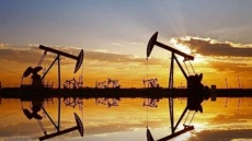 Αγορές σε συναγερμό: Πετρέλαιο, LNG και χρηματιστήρια στο έλεος της κρίσης στη Μέση Ανατολή