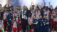  Ολυμπιακός: Η απονομή της κούπας στους πρωταθλητές 