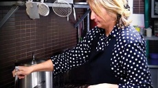 Χρύσα Πρωτόπαπα, η Κυρία των Πετραλώνων, αφηγείται την ιστορία της