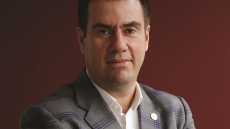 Ο Κωνσταντίνος Λαζαράκης απαντά σε 7 ερωτήσεις για τα κρασιά του Bordeaux