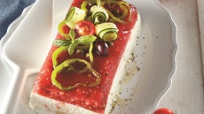 Χωριάτικη σαλάτα σε τερίνα