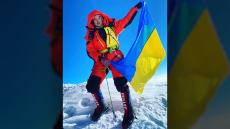 Η Αντονίνα Σαμοΐλοβα κατέκτησε το Έβερεστ με τη σημαία της Ουκρανίας στα χέρια