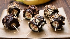 Παγωτίνια μπανάνας με σοκολάτα έτοιμα σε 15'