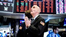 Χρηματιστήριο της Νέας Υόρκης: Ακόμα πιο χαμηλά οι δείκτες, οριακά εκτός «bear market» ο S&P 500 
