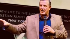 Ιντιάνα: Γυναίκα «ξεμπρόστιασε» μοιχό πάστορα - «Ήμουν 16 όταν μου πήρες την παρθενιά στο πάτωμα του γραφείου σου»