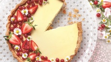 Τάρτα με κρέμα βανίλιας και φράουλες