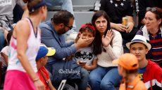 Roland Garros: Ρουμάνα τενίστρια χτύπησε παιδί με την ρακέτα της 