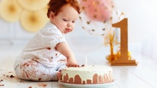 Γιατί το smash cake είναι μία πολύ καλή επιλογή για τα πρώτα γενέθλια του μωρού