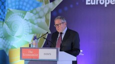 ESM: Ποιος θα διαδεχθεί τον Ρέγκλινγκ; Στην τελική ευθεία για την νέα ηγεσία