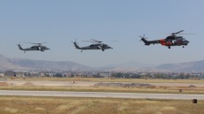 ΓΕΕΘΑ: Ελληνικό Super Puma και δυο F-16 σε συνεκπαίδευση με ελικόπτερα από το Harry S. Truman