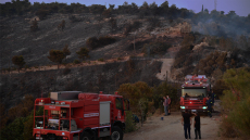 Φωτιά στη Βούλα: Σε επιφυλακή για αναζωπυρώσεις – Ενίσχυση των επίγειων δυνάμεων το πρωί