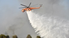 Φωτιά στη Βούλα: Η πυρκαγιά εκδηλώθηκε σε περιοχή με πολύ υψηλή ευφλεκτότητα, λέει το meteo