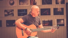 Πέθανε ο Γιάννης Νόνης, μπασίστας των Χαΐνηδων