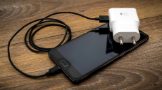 Βόλος: Φωτιά σε αυλή σπιτιού μετά από βραχυκύκλωμα φορτιστή κινητού τηλεφώνου - Ζημιές 500 ευρώ