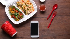 Delivery: Γιατί γίνεται νέα τάση στο φαγητό