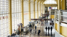 Οι ΗΠΑ βάζουν τέλος στην υποχρέωση επίδειξης τεστ κορωνοϊού για τους ταξιδιώτες που φτάνουν με αεροπλάνο