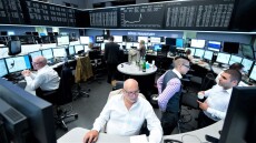 Σημαντική πτώση στα ευρωπαϊκά χρηματιστήρια – Βουτιά άνω του 3% στον Stoxx Europe autos