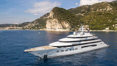 Πόλεμος στην Ουκρανία: Στη Χαβάη το ρωσικό σούπερ γιοτ Amadea μήκους 106 μέτρων