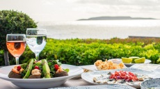 9 στάσεις από το Παλαιό Φάληρο έως το Θυμάρι για casual ψαροφαγία μετά το μπάνιο