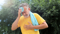 Καύσωνας – Καρδιαγγειακά επεισόδια: Τι καλύπτουν τα συμβόλαια υγείας