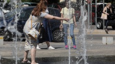 Ανοίγουν κλιματιζόμενες αίθουσες στον δήμο Αθηναίων λόγω των υψηλών θερμοκρασιών