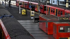 Βρετανία: Παραλύει το σιδηροδρομικό δίκτυο από τη μεγαλύτερη απεργία εδώ και 30 χρόνια