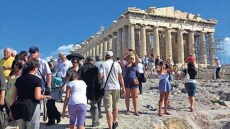 Ακρόπολη: Εξοπλίζεται με απινιδωτή για τα έκτακτα καρδιολογικά περιστατικά επισκεπτών