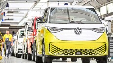 Ξεκίνησε η παραγωγή του πιο εκκεντρικού αυτοκινήτου της 20ετίας - Δείτε τιμές